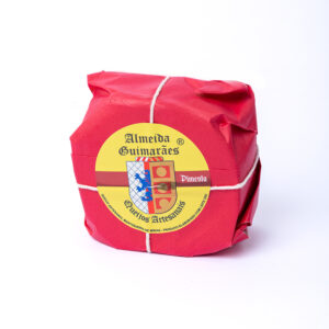 Queijo Almeida Guimarães com Pimenta