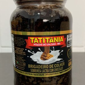 Pote de brigadeiro de colher com rótulo detalhando ingredientes e informações nutricionais.